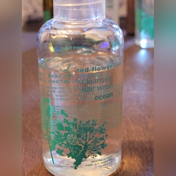 New - Red Flower toiletries - Picture 2 of 7